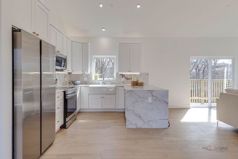 Tiny photo for 19 Marina Drive, Des Plaines, IL 60016 (MLS # 12600381)