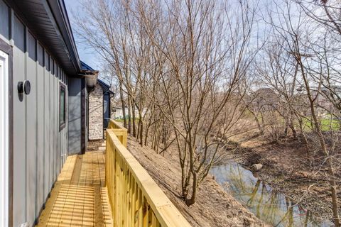 Tiny photo for 19 Marina Drive, Des Plaines, IL 60016 (MLS # 12600381)