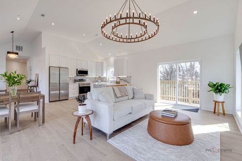 Tiny photo for 19 Marina Drive, Des Plaines, IL 60016 (MLS # 12600381)