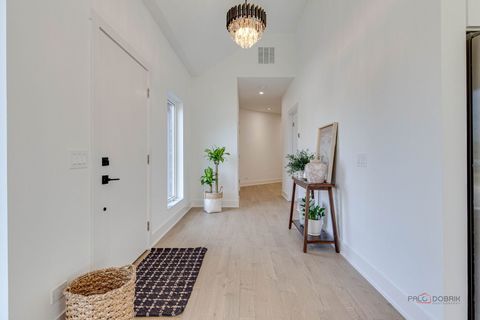 Tiny photo for 19 Marina Drive, Des Plaines, IL 60016 (MLS # 12600381)