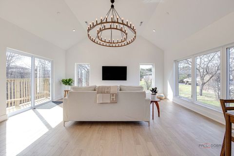 Tiny photo for 19 Marina Drive, Des Plaines, IL 60016 (MLS # 12600381)