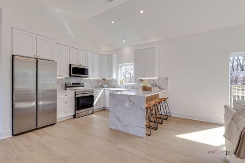 Tiny photo for 19 Marina Drive, Des Plaines, IL 60016 (MLS # 12600381)