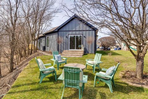 Tiny photo for 19 Marina Drive, Des Plaines, IL 60016 (MLS # 12600381)