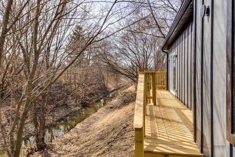 Tiny photo for 19 Marina Drive, Des Plaines, IL 60016 (MLS # 12600381)