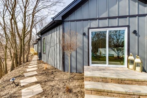 Tiny photo for 19 Marina Drive, Des Plaines, IL 60016 (MLS # 12600381)