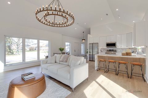 Tiny photo for 19 Marina Drive, Des Plaines, IL 60016 (MLS # 12600381)