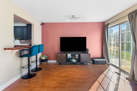 Tiny photo for 737 W Happfield Drive, Arlington Heights, IL 60004 (MLS # 12517032)