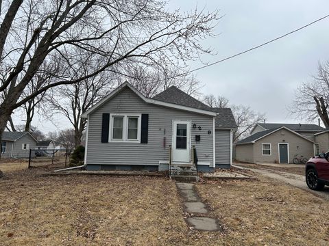 Tiny photo for 209 8th Avenue, Mendota, IL 61342 (MLS # 12584331)