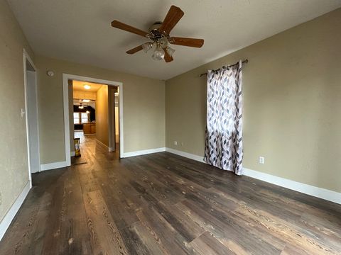 Tiny photo for 209 8th Avenue, Mendota, IL 61342 (MLS # 12584331)