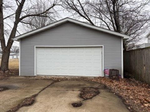 Tiny photo for 209 8th Avenue, Mendota, IL 61342 (MLS # 12584331)
