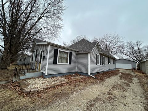 Tiny photo for 209 8th Avenue, Mendota, IL 61342 (MLS # 12584331)