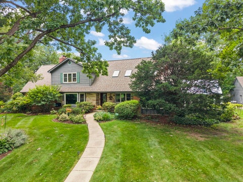 Photo of 27W118 Cove Lane, Warrenville, IL 60555 (MLS # 12754831)