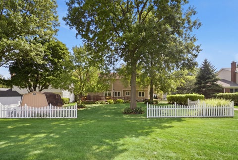 Tiny photo for 1410 E Eton Drive, Arlington Heights, IL 60004 (MLS # 12756991)
