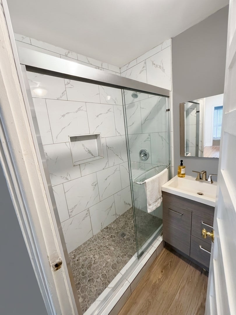 1228 Oak Avenue 1M