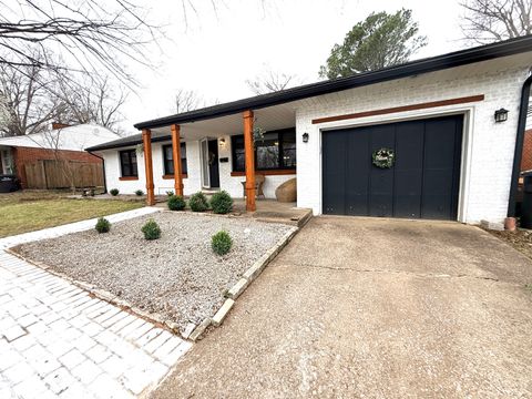 Tiny photo for 400 S Orchard Drive, Carbondale, IL 62901 (MLS # 12587923)