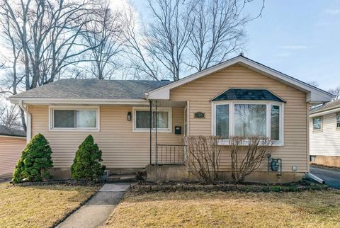 Photo of 222 Prospect Avenue, Mundelein, IL 60060 (MLS # 12577422)