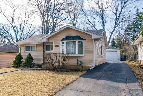 Tiny photo for 222 Prospect Avenue, Mundelein, IL 60060 (MLS # 12577422)