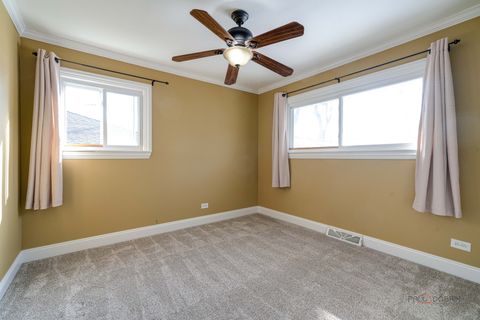 Tiny photo for 222 Prospect Avenue, Mundelein, IL 60060 (MLS # 12577422)