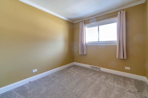 Tiny photo for 222 Prospect Avenue, Mundelein, IL 60060 (MLS # 12577422)