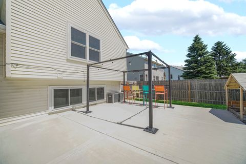Tiny photo for 676 Hamilton Lane, North Aurora, IL 60542 (MLS # 12652875)