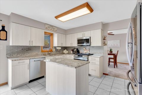 Tiny photo for 453 Lexington Road, New Lenox, IL 60451 (MLS # 12621707)