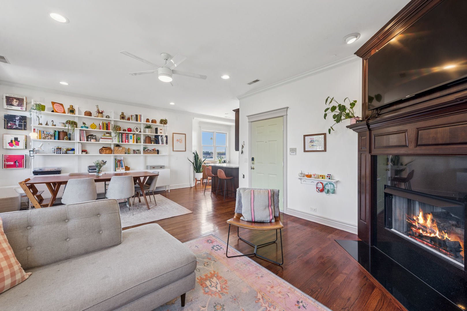 5818 N Winthrop Avenue 4