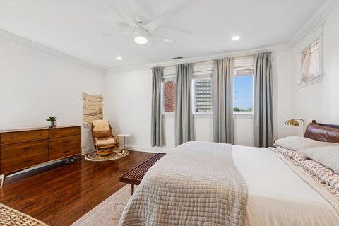 Tiny photo for 5818 N Winthrop Avenue #4, Chicago, IL 60660 (MLS # 12498478)