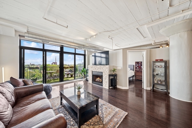 1524 S Sangamon Street 512-S