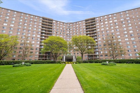 Photo of 7141 N Kedzie Avenue #511, Chicago, IL 60645 (MLS # 12748766)