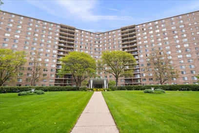 7141 N Kedzie Avenue 511 Chicago IL 60645