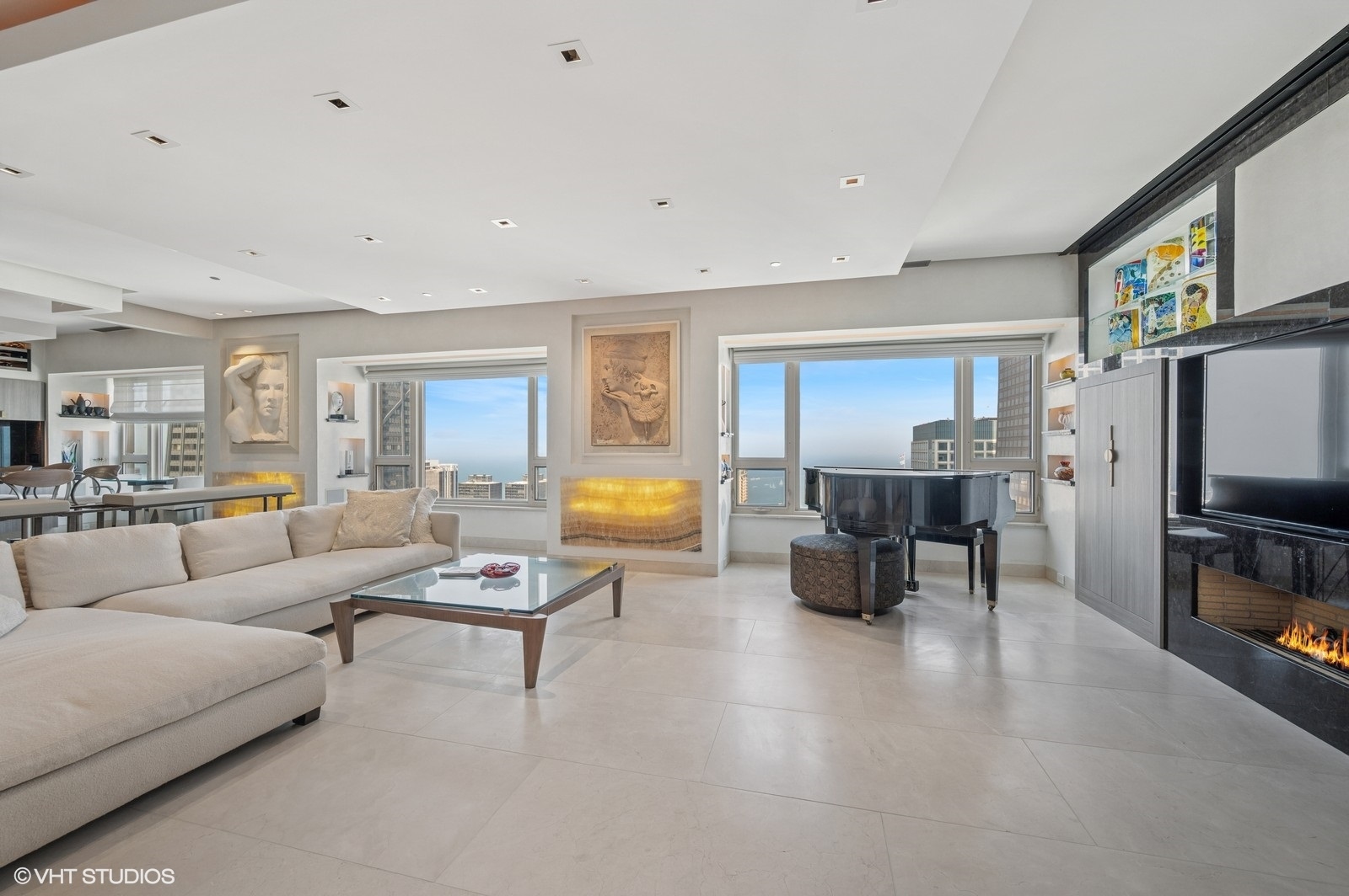 800 N Michigan Avenue 3301