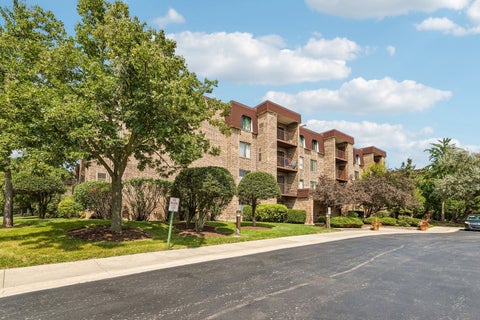 Tiny photo for 2100 Valencia Drive #215B, Northbrook, IL 60062 (MLS # 12741998)