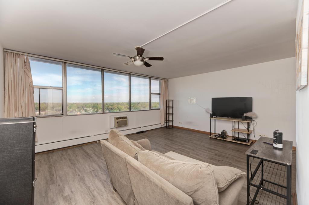 33 N Main Street 11C