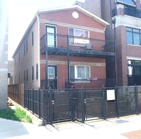 1327 W WALTON Street