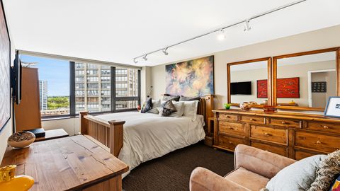 Tiny photo for 3930 N Pine Grove Avenue #1211, Chicago, IL 60613 (MLS # 12639972)