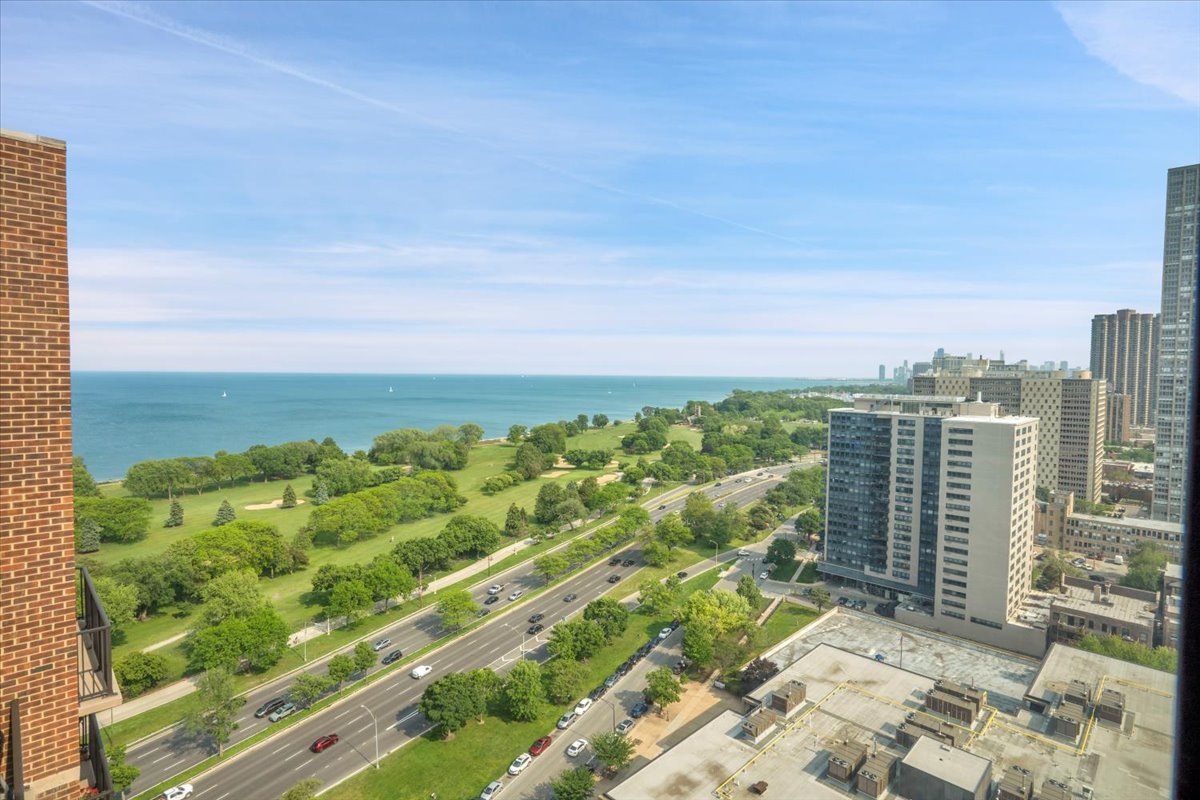 4170 N Marine Drive 11L