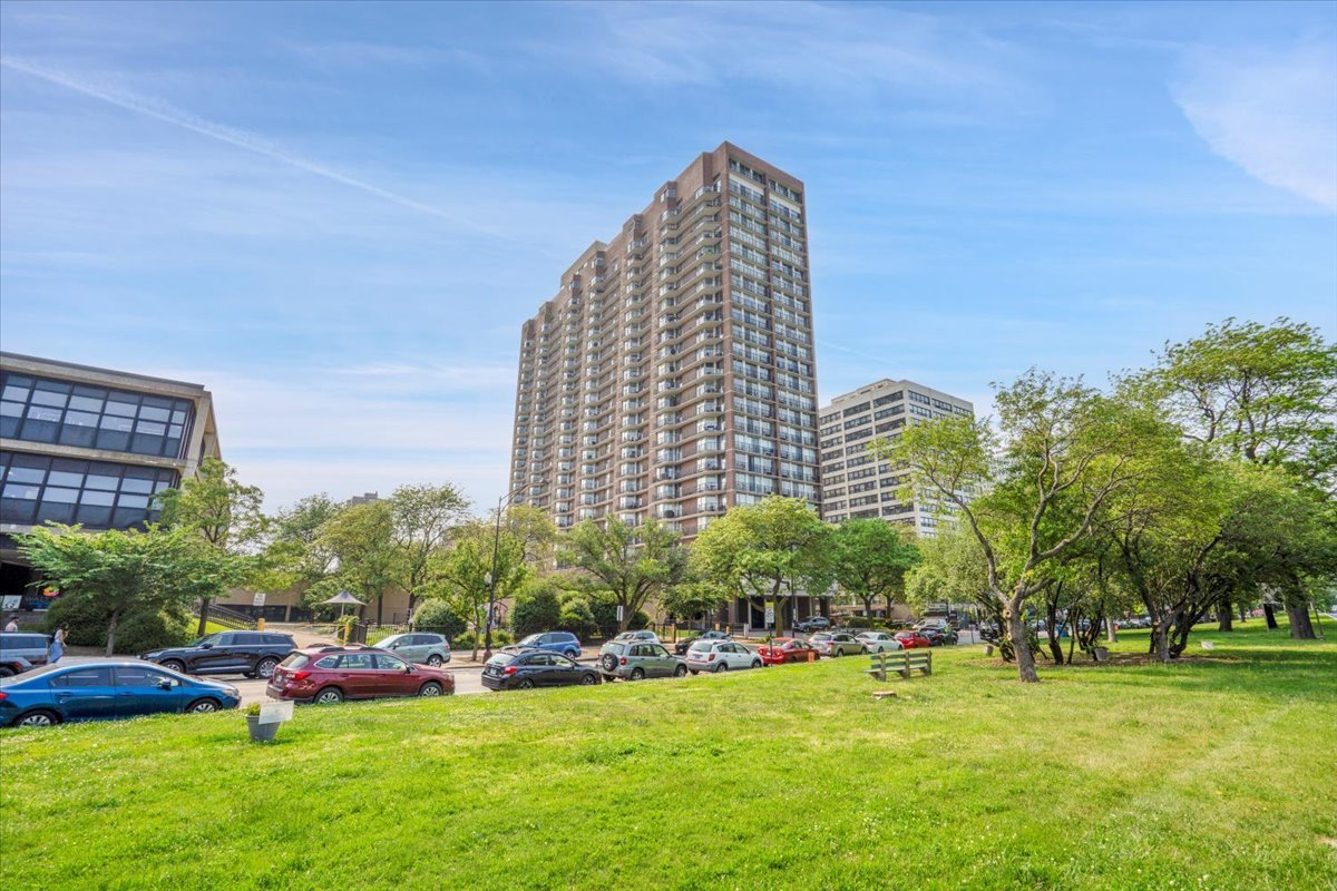 4170 N Marine Drive 11L