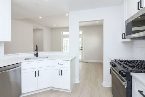 Tiny photo for 827 Easton Court, Grayslake, IL 60030 (MLS # 12493716)