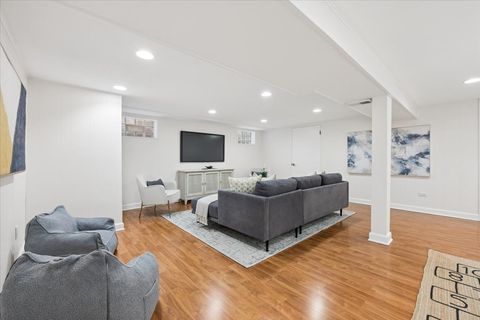 Tiny photo for 2710 W Berwyn Avenue, Chicago, IL 60625 (MLS # 12614680)
