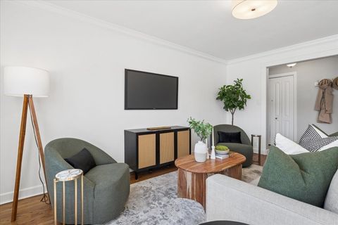 Tiny photo for 2710 W Berwyn Avenue, Chicago, IL 60625 (MLS # 12614680)