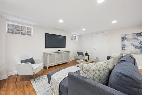 Tiny photo for 2710 W Berwyn Avenue, Chicago, IL 60625 (MLS # 12614680)