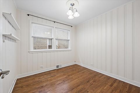 Tiny photo for 2710 W Berwyn Avenue, Chicago, IL 60625 (MLS # 12614680)