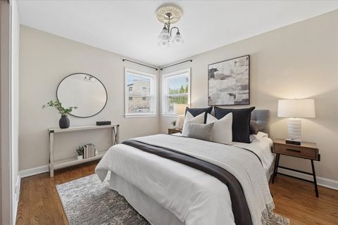 Tiny photo for 2710 W Berwyn Avenue, Chicago, IL 60625 (MLS # 12614680)