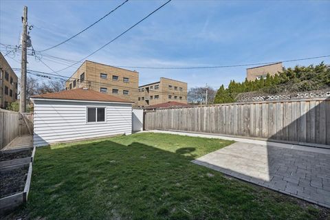 Tiny photo for 2710 W Berwyn Avenue, Chicago, IL 60625 (MLS # 12614680)