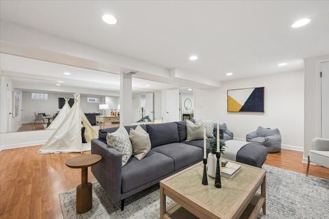 Tiny photo for 2710 W Berwyn Avenue, Chicago, IL 60625 (MLS # 12614680)