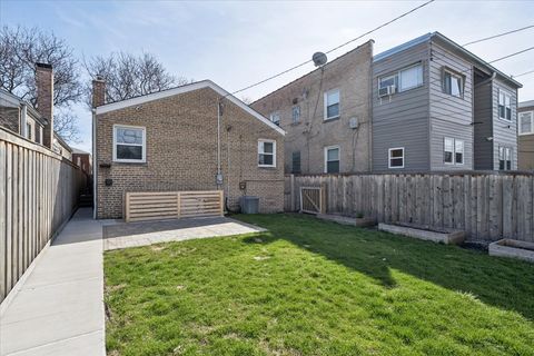 Tiny photo for 2710 W Berwyn Avenue, Chicago, IL 60625 (MLS # 12614680)