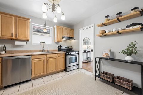 Tiny photo for 2710 W Berwyn Avenue, Chicago, IL 60625 (MLS # 12614680)