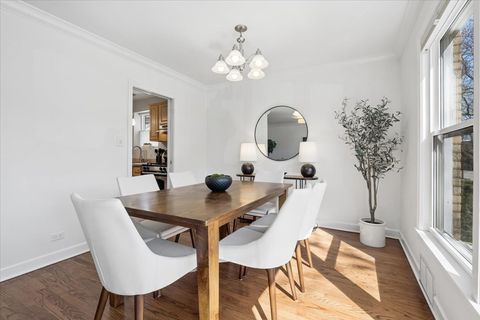 Tiny photo for 2710 W Berwyn Avenue, Chicago, IL 60625 (MLS # 12614680)