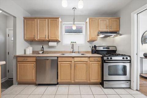 Tiny photo for 2710 W Berwyn Avenue, Chicago, IL 60625 (MLS # 12614680)