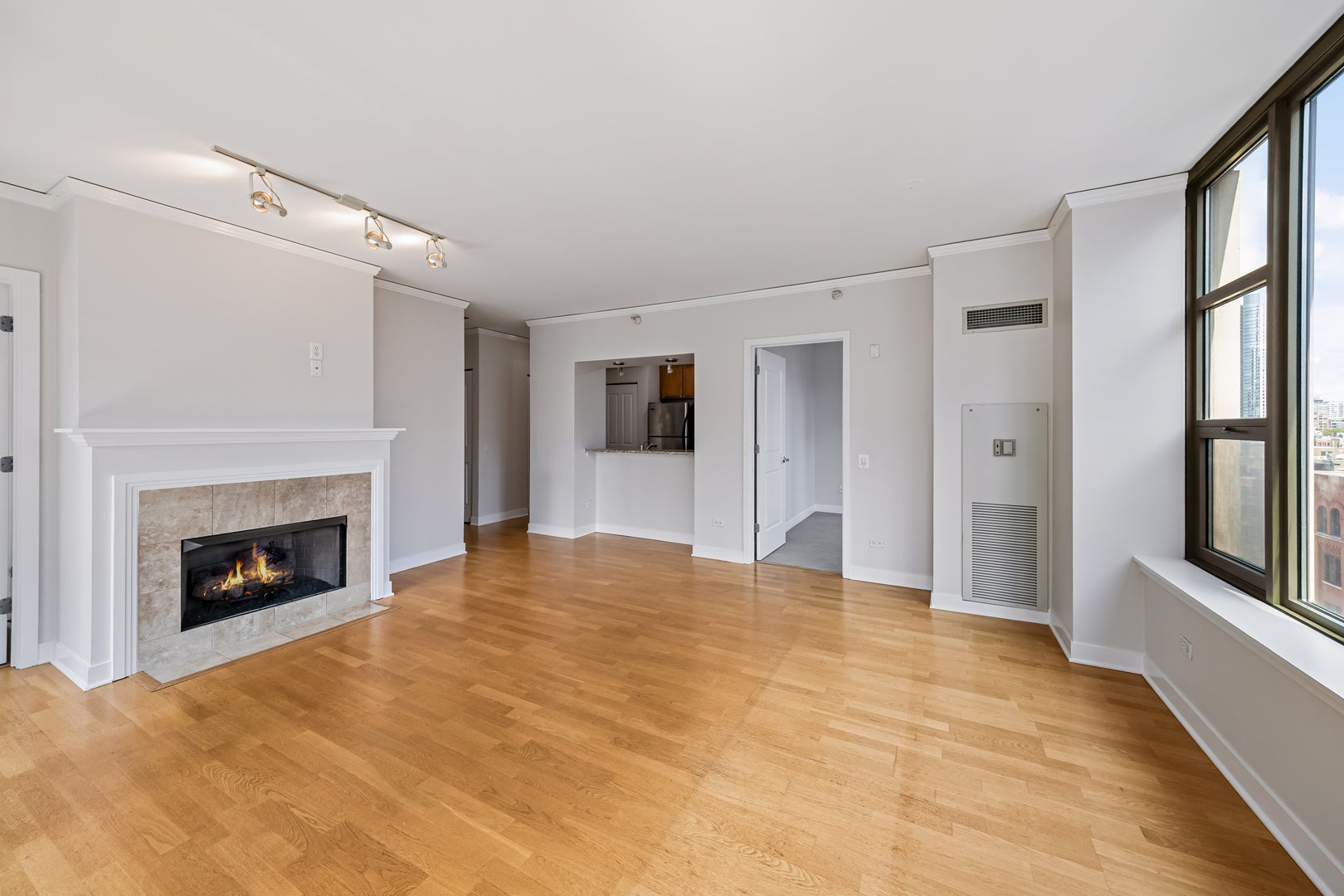 200 N Jefferson Street 909